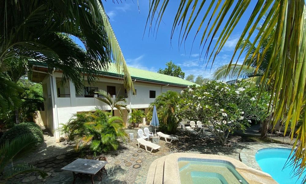 Alona Swiss Resort 3*